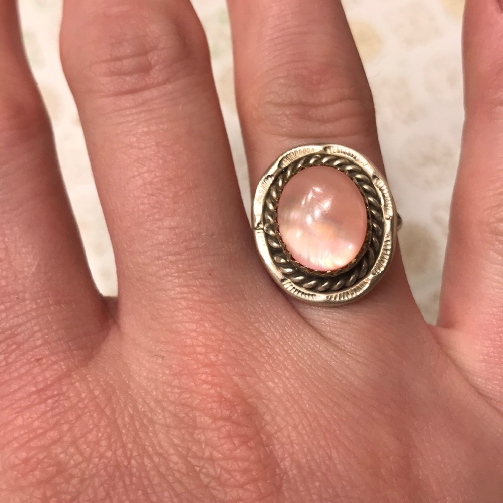 Sterling silver ring with pink mother of pearl